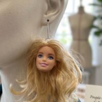 Boucle d'oreille "Icône Pop" – Tête de Poupée